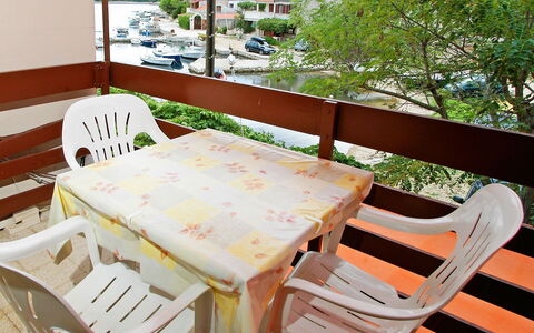 Korčula Vela Luka 800: Sedia, Mobilia, Tavolo, Camera, Sala Da Pranzo, Albero, Tovaglia, Portico, Casa, Tessile