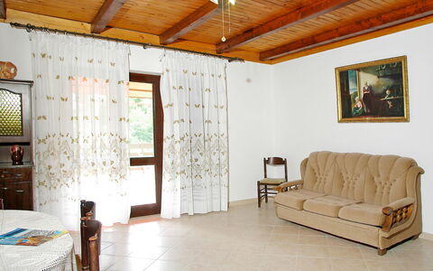 Korčula Vela Luka 800: Camera, Soffitto, Proprietà, Mobilia, Interior Design, Costruzione, Ventilatore, Parete, Pavimento, Soggiorno