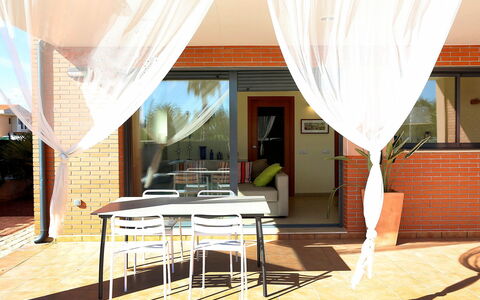 Peiro: Proprietà, Mobilia, Camera, Interior Design, Casa, Costruzione, Casa, Tavolo, Immobiliare, Tenda