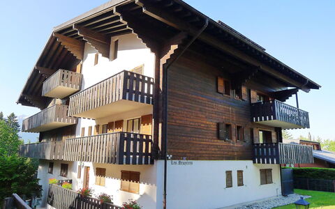 Les Bruyères 25: Pianta, Cielo, Costruzione, Finestra, Legna, Casa, Urban Design, Albero, Zona Residenziale, Facciata