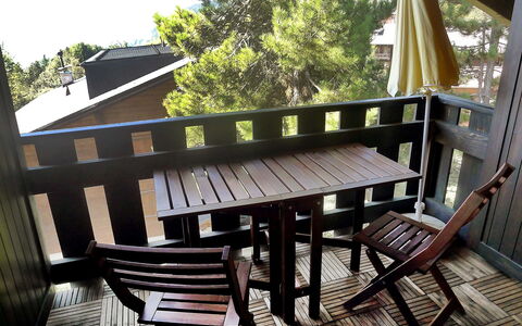 Les Bruyères 25: Proprietà, Camera, Casa, Legna, Albero, Mobilia, Villetta, Latifoglie, Casa, Sedia