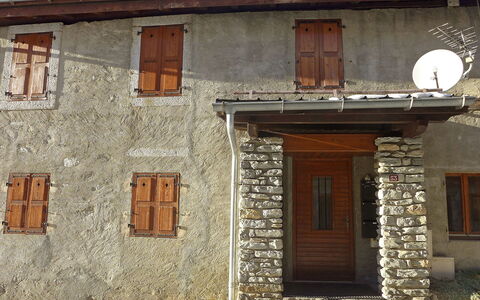 Chalet le Tour: Finestra, Pianta, Costruzione, Legna, Porta, Cielo, Brick, Muratura, Casa