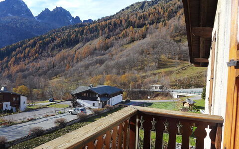 Chalet le Tour: Geografia Montane, Montagna, Proprietà, Cielo, Natura Selvaggia, Camera, Casa, Valle, Casa, Costruzione