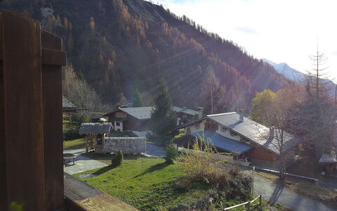 Chalet le Tour: Geografia Montane, Paesino Di Montagna, Montagna, Hill Station, Natura Selvaggia, Cielo, Villaggio, Collina, Albero, Paesaggio
