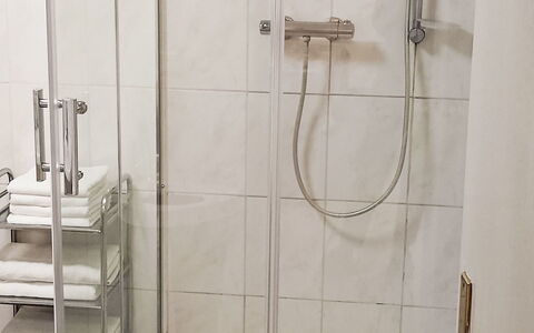 Bless: Idraulico Fixture, Bagno, Soffione Doccia, Doccia, Idraulico, Doccia Bar, Interior Design, Pavimentazione, Doccia Porta, Pavimento