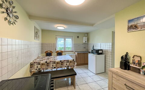 Bless: Pavimentazione, Pavimento, Soffitto, Interior Design, Controsoffitto, Cucina, Cabinetry, Camera, Apparecchio Major, Lampada