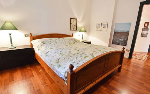Villa Esperia: Camera Da Letto, Mobilia, Letto, Camera, Proprietà, Telaio Del Letto, Lenzuolo, Pavimento, Pavimento In Legno, Interior Design