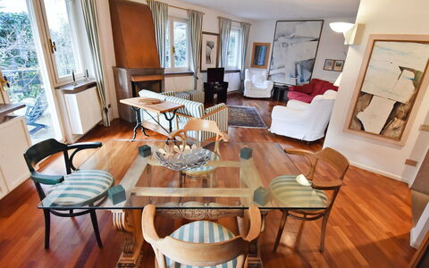 Villa Esperia: Camera, Proprietà, Mobilia, Interior Design, Pavimento, Costruzione, Casa, Latifoglie, Pavimento In Legno, Soggiorno