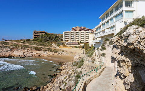Salou 350: Acqua, Costruzione, Cielo, Pianta, Azzurro, Finestra, Albero, Costiera E Morfologie Oceanic, Spiaggia, Terreno