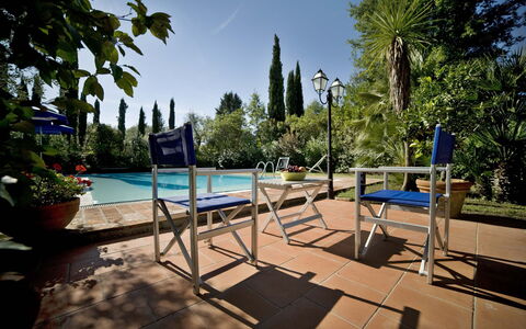 La Capinera: Piscina, Proprietà, Ricorrere, Tempo Libero, Cielo, Vacanza, Immobiliare, Albero, Costruzione, Casa