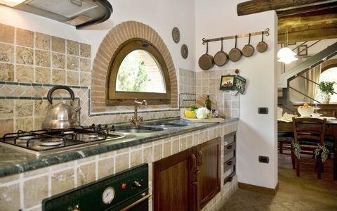 La Capinera: Controsoffitto, Camera, Proprietà, Cucina, Costruzione, Piastrella, Cabinetry, Interior Design, Mobilia, Lavello