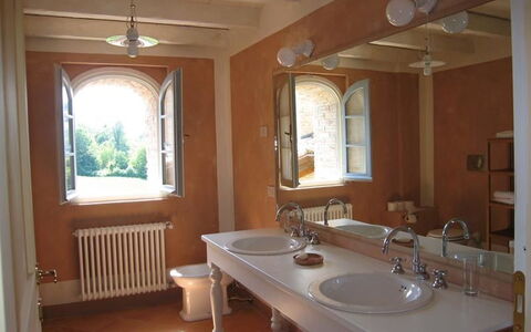 La Cenerara: Camera, Lavello, Proprietà, Bagno, Costruzione, Interior Design, Mobilia, Pavimento, Idraulico Fixture, Casa