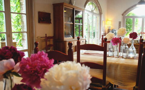 La Cenerara: Mobilia, Interior Design, Tavolo, Illuminazione, Sedia, Rosa, Camera, Casa, Sala Da Pranzo, Tagliare I Fiori
