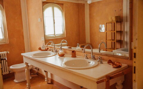 La Cenerara: Lavandino Del Bagno, Idraulico Fixture, Lavello, Interior Design, Pavimentazione, Rubinetto, Bagno, Pavimento, Idraulico, Controsoffitto