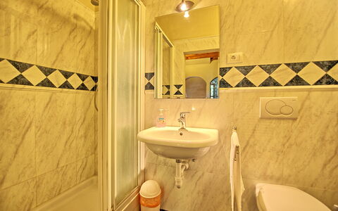 Casa Scopeti: Bagno, Proprietà, Camera, Interior Design, Giallo, Piastrella, Parete, Immobiliare, Idraulico Fixture, Architettura