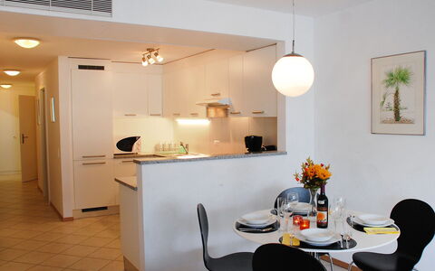 Top Lakeview: Camera, Proprietà, Interior Design, Costruzione, Mobilia, Casa, Soffitto, Illuminazione, Pavimento, Tavolo