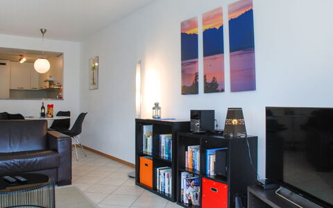 Top Lakeview: Mobilia, Soggiorno, Cornice, Scaffalature, Comfort, Elettrodomestico, Televisione, Scrivania Del Computer, Lampada, Pavimento