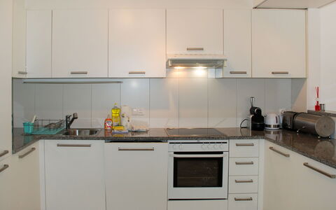 Top Lakeview: Lavandino Della Cucina, Cabinetry, Controsoffitto, Lavello, Proprietà, Rubinetto, Cucina Stufa, Elettrodomestico Da Cucina, Cucina, Interior Design
