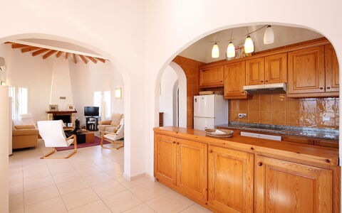 Grand Lusianna: Proprietà, Camera, Mobilia, Costruzione, Controsoffitto, Cucina, Cabinetry, Interior Design, Architettura, Immobiliare