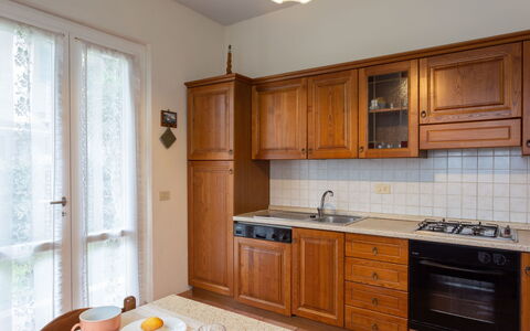 Antonia: Controsoffitto, Cabinetry, Camera, Proprietà, Mobilia, Cucina, Costruzione, Interior Design, Casa, Pavimento