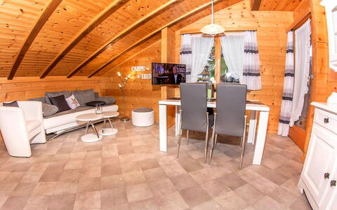 Kelly: Proprietà, Camera, Costruzione, Immobiliare, Attico, Interior Design, Pavimento, Casa, Mobilia, Villetta