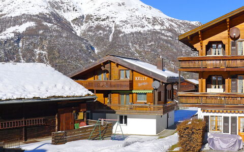 Kelly: Neve, Montagna, Cielo, Finestra, Costruzione, Casa, Pendenza, Geografia Montane, Catena Montuosa, Villetta