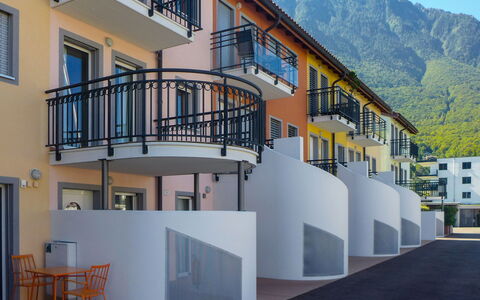 Vasco de Gama B8 R: Costruzione, Giorno, Finestra, Proprietà, Cielo, Blu, Architettura, Urban Design, Montagna, Quartiere