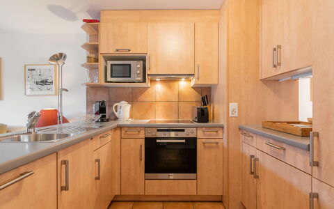 Vasco de Gama B8 R: Marrone, Controsoffitto, Cabinetry, Lavandino Della Cucina, Proprietà, Lavello, Mobilia, Rubinetto, Costruzione, Elettrodomestico Da Cucina
