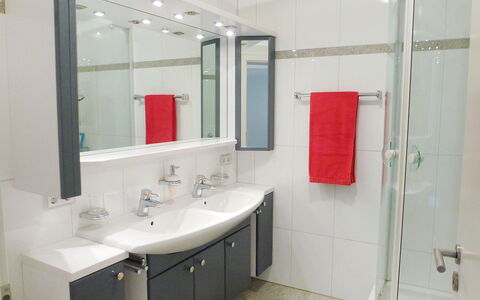 Willmann: Bagno, Proprietà, Camera, Interior Design, Costruzione, Architettura, Soffitto, Idraulico Fixture, Immobiliare, Proprietà Del Materiale