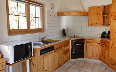 Arche: Controsoffitto, Camera, Cabinetry, Mobilia, Cucina, Proprietà, Pavimento, Costruzione, Interior Design, Latifoglie