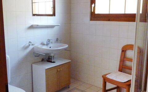 Arche: Bagno, Camera, Proprietà, Mobilia, Bagno Accessorio, Lavello, Mobiletto Del Bagno, Piastrella, Costruzione, Pavimento