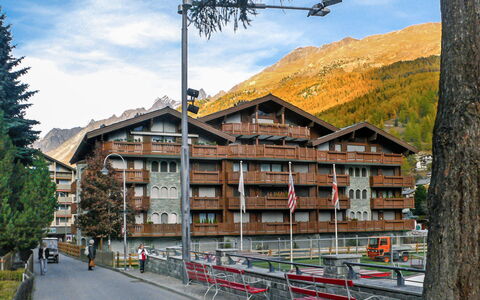 Zermatt 470: Cittadina, Costruzione, Albero, Casa, Cielo, Architettura, Montagna, Tetto, Immobiliare, Casa