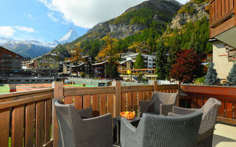 Zermatt 470: Proprietà, Montagna, Immobiliare, Cielo, Costruzione, Catena Montuosa, Balcone, Camera, Ristorante, Casa