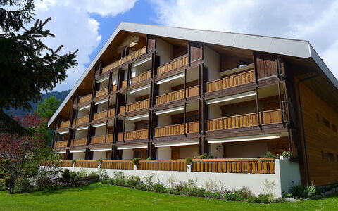 Villars 175: Cielo, Pianta, Nube, Costruzione, Finestra, Lotto, Urban Design, Albero, Legna