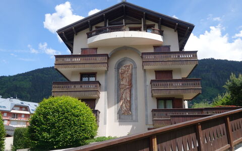 Saint Gervais 475: Nube, Cielo, Proprietà, Architettura, Costruzione, Albero, Pianta, Immobiliare, Facciata, Legna