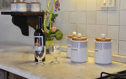 San Pietro: Tavola, Bicchieri, Tavolo, Bottiglia, Stemware, Barware, Vino, Pianta, Interior Design, Fiore
