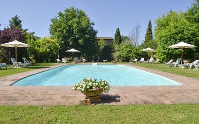 San Pietro: Proprietà, Piscina, Immobiliare, Erba, Prato, Zona Residenziale, Albero, Vacanza, Tempo Libero, Estate