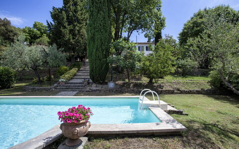 Vittoria: Proprietà, Piscina, Paesaggio Naturale, Immobiliare, Casa, Estate, Acqua, Albero, Vacanza, Botanica