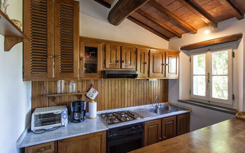 Vittoria: Controsoffitto, Camera, Proprietà, Mobilia, Cucina, Costruzione, Cabinetry, Soffitto, Lavello, Interior Design