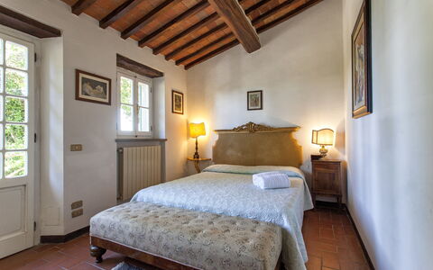 Vittoria: Camera Da Letto, Camera, Proprietà, Letto, Mobilia, Lenzuolo, Soffitto, Telaio Del Letto, Interior Design, Costruzione