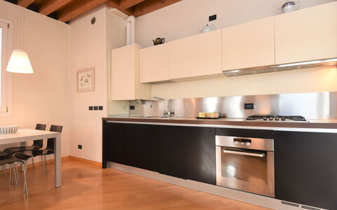 Venezia Giudecca 830: Cabinetry, Controsoffitto, Mobilia, Proprietà, Costruzione, Cucina, Interior Design, Casa, Legna, Cucina Stufa
