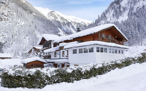 Christian: Neve, Cielo, Nube, Montagna, Costruzione, Proprietà, Pianta, Finestra, Paesaggio Naturale, Pendenza