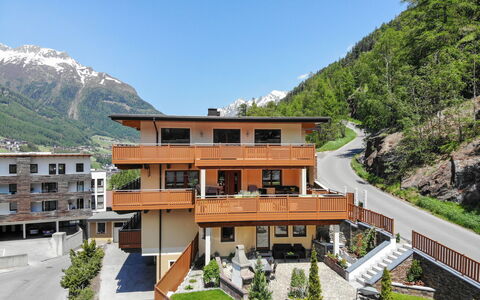 Sölden 100: Cielo, Montagna, Pianta, Costruzione, Proprietà, Finestra, Architettura, Urban Design, Albero, Tempo Libero