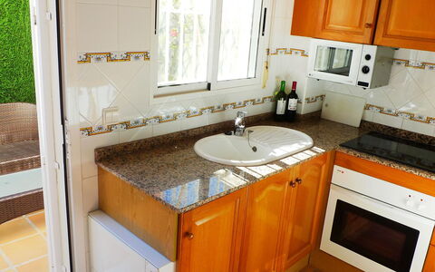 Bella Tierra: Controsoffitto, Camera, Lavello, Proprietà, Mobilia, Cabinetry, Cucina, Piastrella, Pavimento, Mobiletto Del Bagno