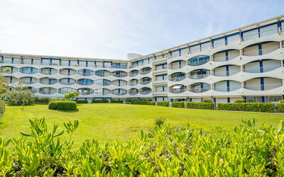 Les Terrasses de la Mer 690.13: Mobilia, Costruzione, Tavolo, Pianta, Sedia, Pianta Della Casa, Shade, Arancia, Interior Design, Pavimentazione