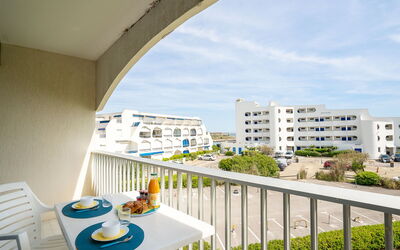 Les Terrasses de la Mer 690.10: Mobilia, Costruzione, Tavolo, Pianta, Sedia, Pianta Della Casa, Shade, Arancia, Interior Design, Pavimentazione
