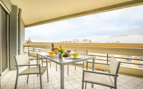 Canet-Plage 310: Mobilia, Cielo, Tavolo, Costruzione, Fiore, Nube, Pianta, Legna, Shade, Sedia