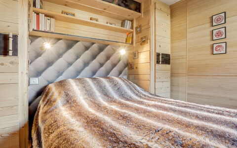 Saint Gervais 181: Cabinetry, Costruzione, Comfort, Legna, Pavimentazione, Telaio Del Letto, Interior Design, Casa, Pavimento, Letto