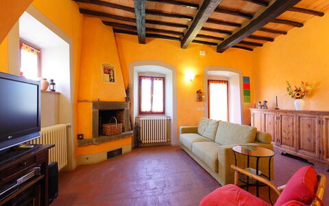 Locazione Turistica Selvapiana: Camera, Proprietà, Costruzione, Soffitto, Interior Design, Soggiorno, Mobilia, Casa, Giallo, Immobiliare
