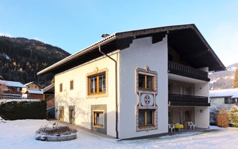 Ferienhaus Kofler: Cielo, Costruzione, Pianta, Finestra, Neve, Casa, Villetta, Pendenza, Paesaggio, Nube